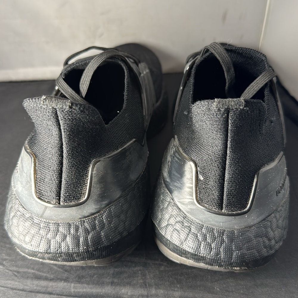 Adidas Ultraboost 22 Men’s size 9.5 all black sneakers - Picture 8 of 13